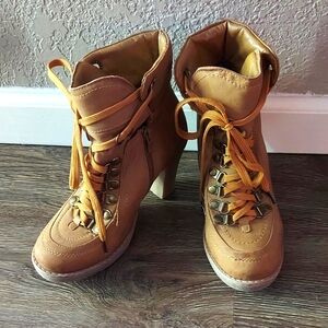 Women's Lace-Up Heeled Ankle Boots